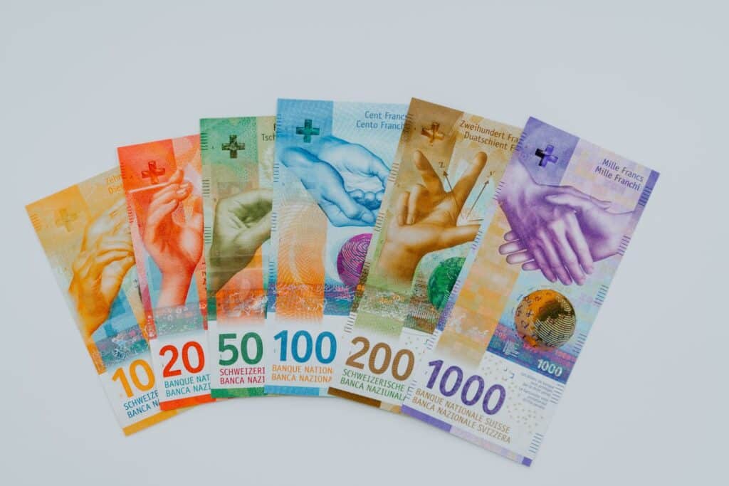 dinero de suiza