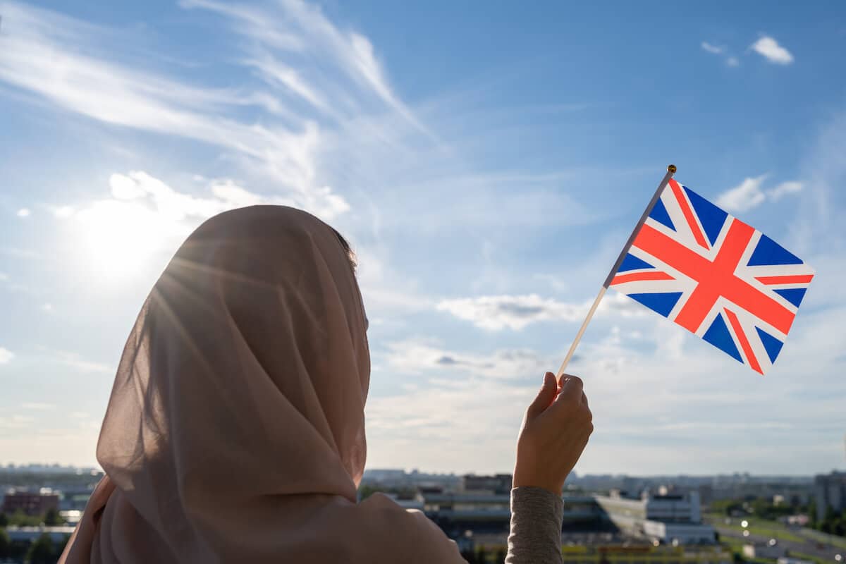 Person holding the Great Britain flag