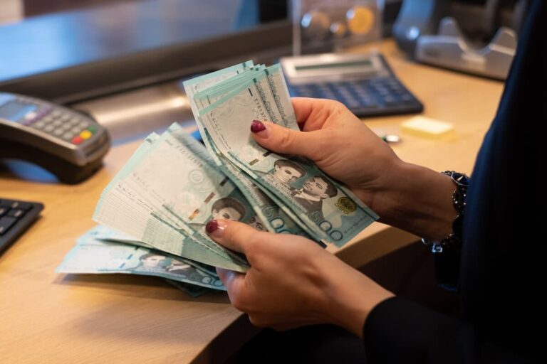 Dominican Republic currency: cashier counting bills