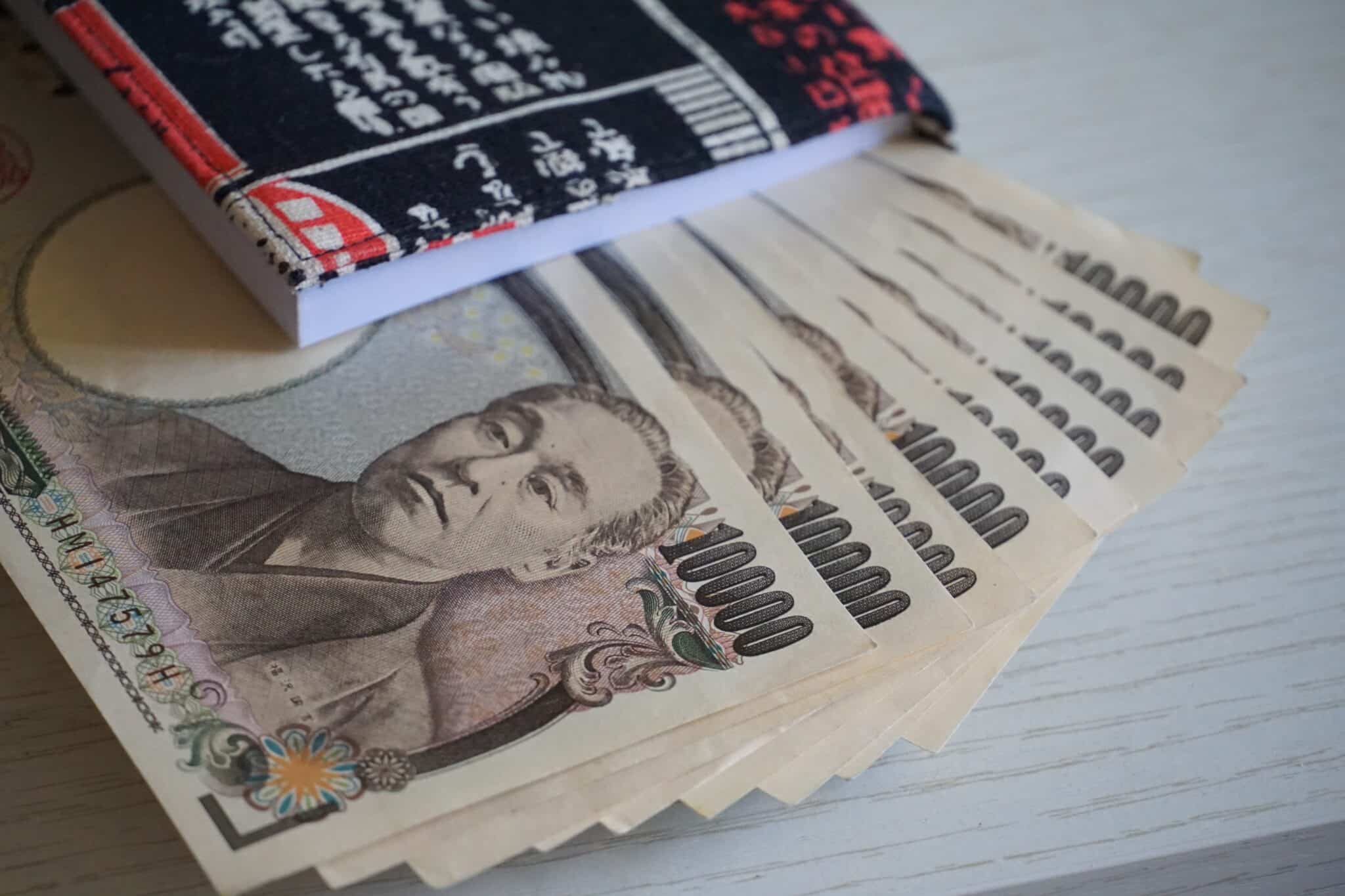 Japanese currency: Japanese yen banknotes