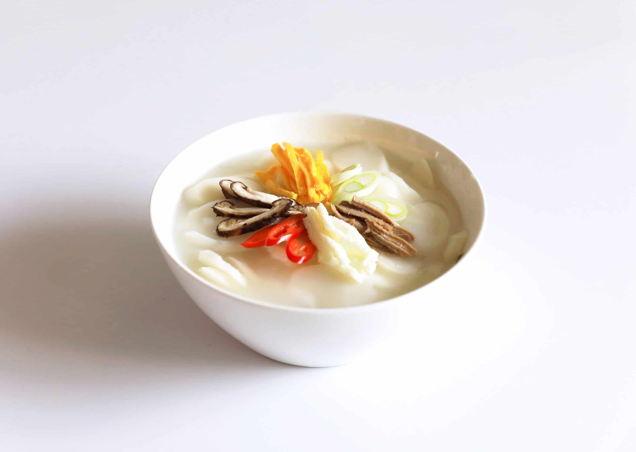 Plato de sopa coreana