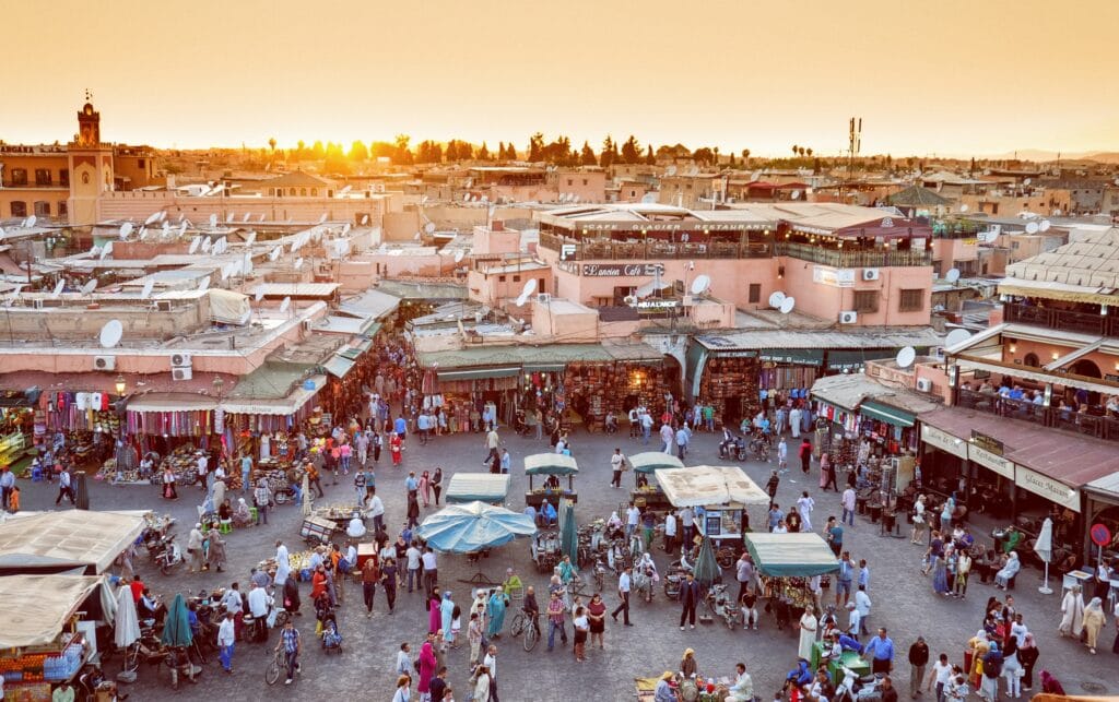 Geld nach Marokko senden: Marktplatz in Marokko