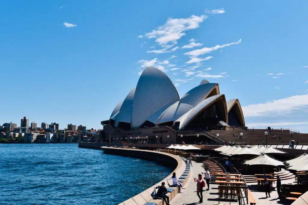 7 great tips to save money living in Australia