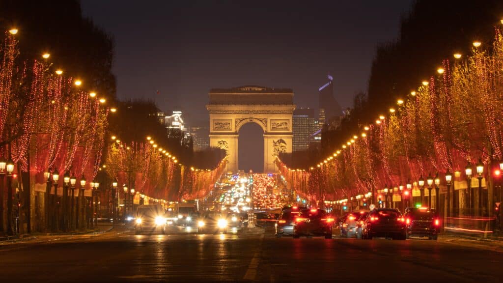 Les Champs-Élysées décorés pour Noël