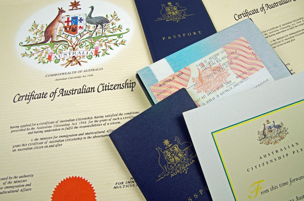 Documentos oficiales y pasaportes australianos.