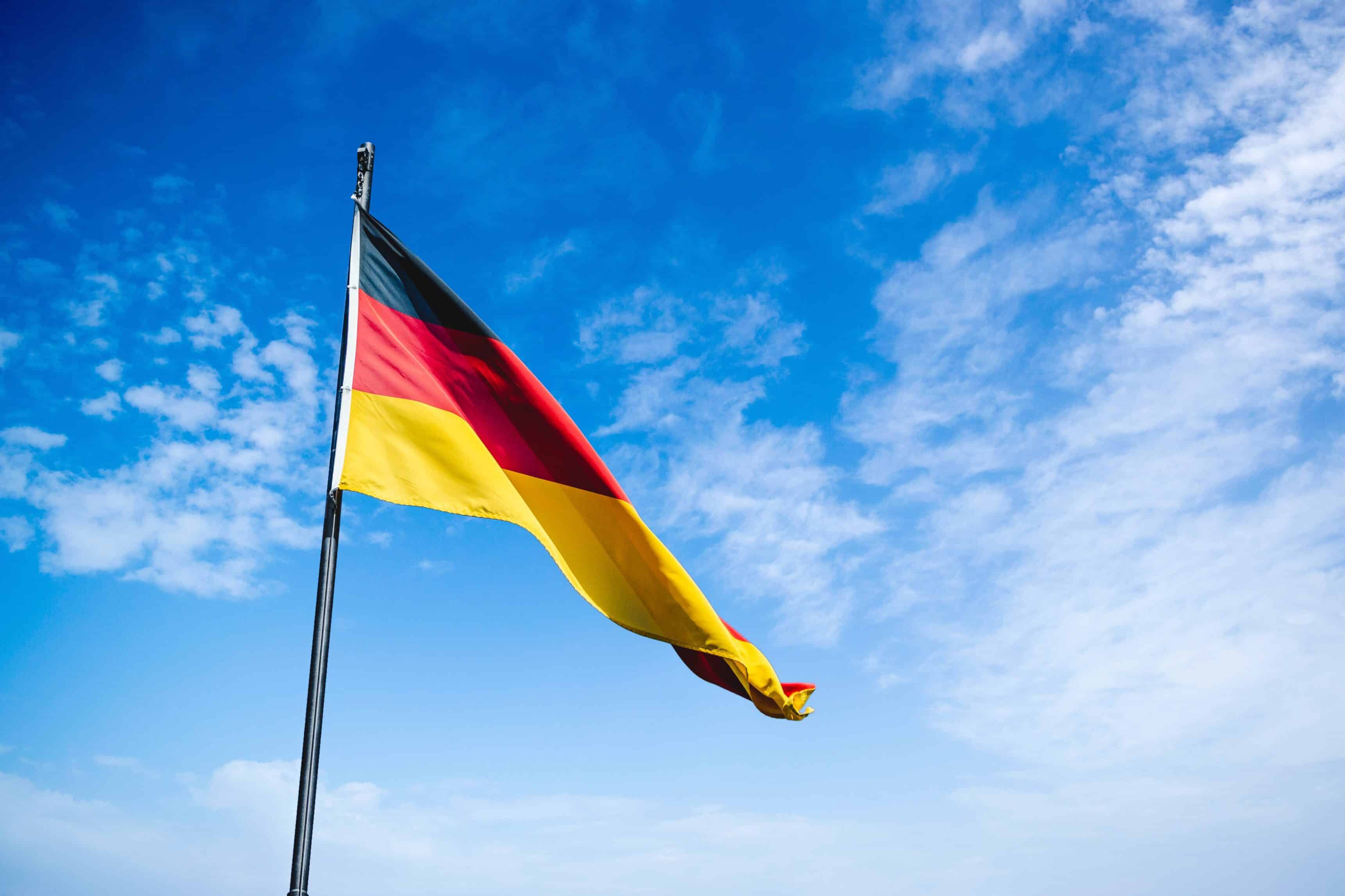 La bandera de Alemania ondeando al viento