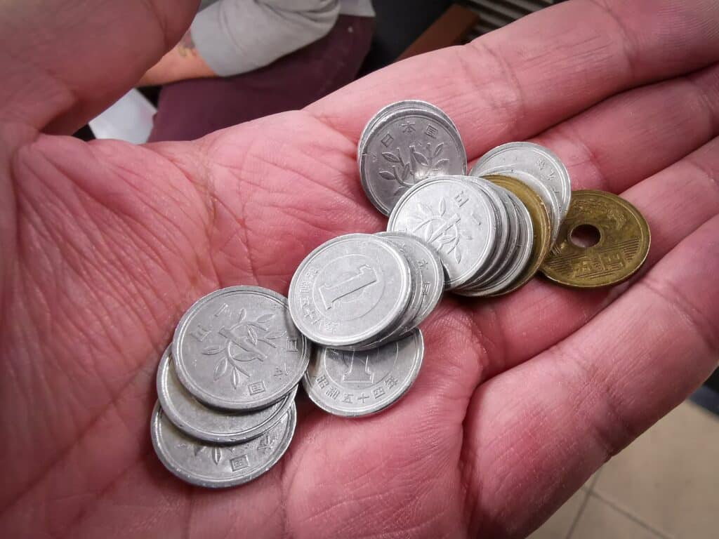 Iba't-ibang Japanese Coins