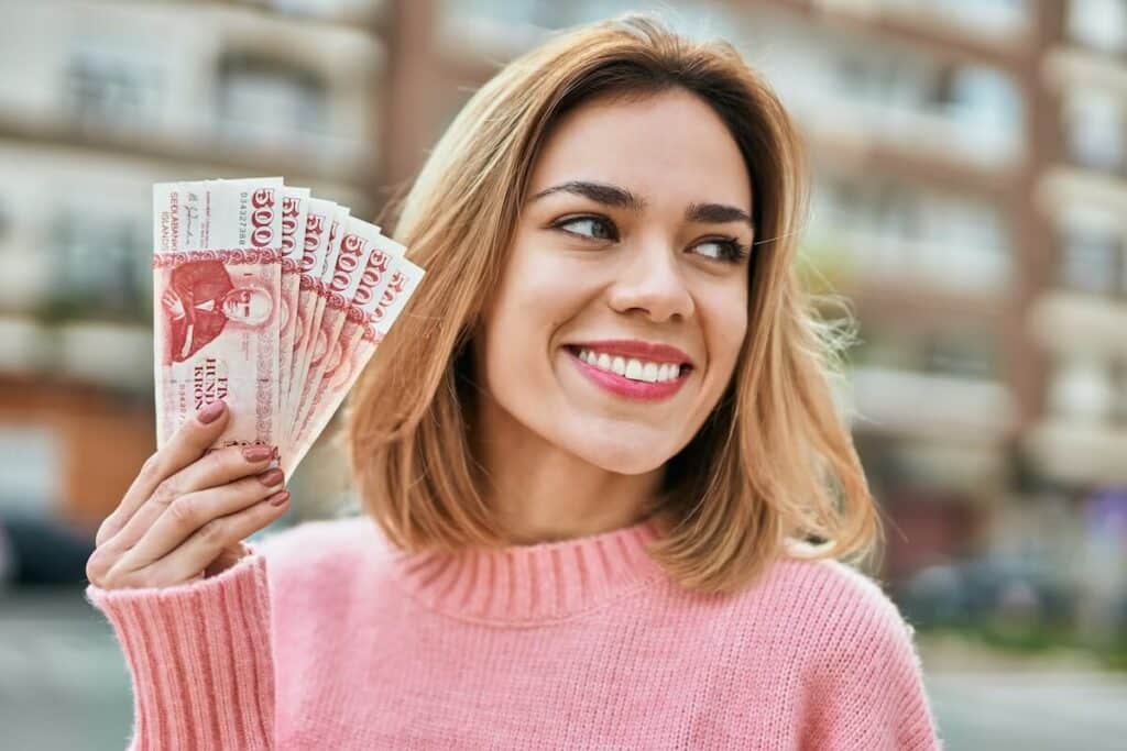 Iceland currency: woman holding 500 Icelandic krónur