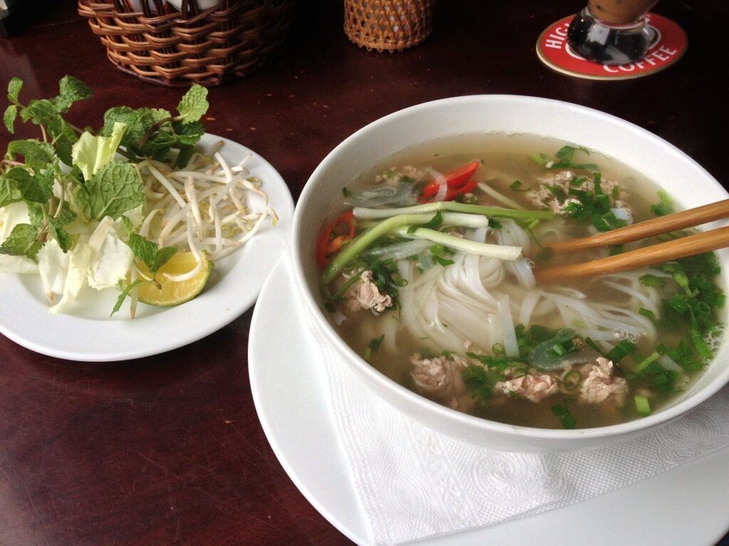 Phở: Hướng dẫn đầy đủ về món ăn quốc gia của Việt Nam