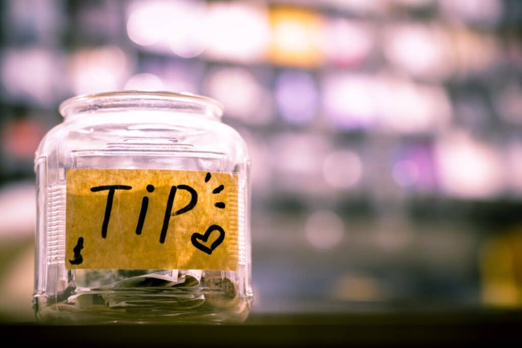 Tipping Etiquette in 2024 Beyond Borders