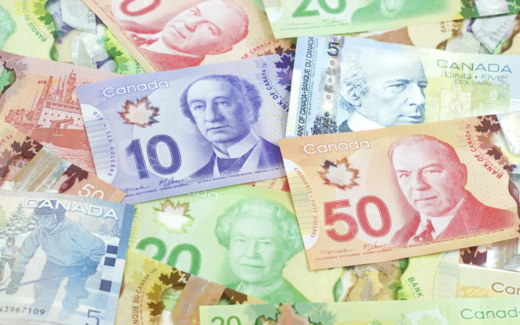 Des billets de dollars canadiens