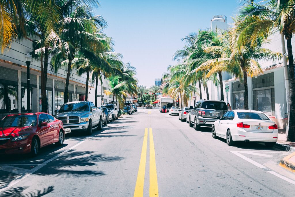 Una calle típica de Florida, Estados Unidos.