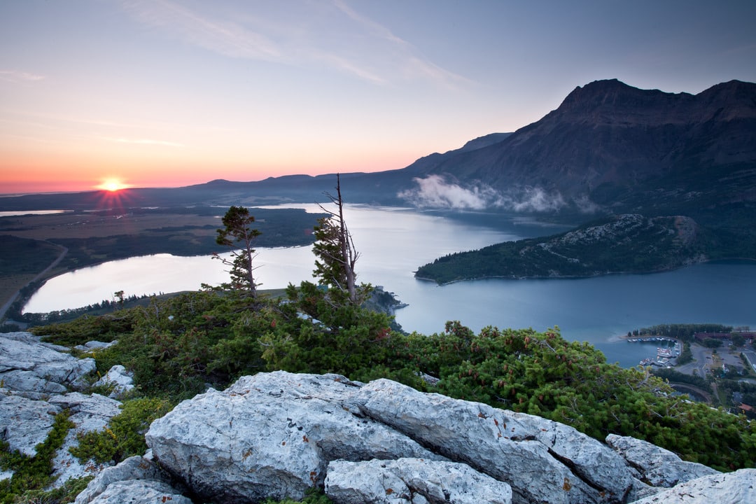 Bears Hump lookout over lakes and mountains